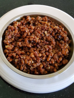 காராமணி இனிப்பு சுண்டல் (Kaaramani inippu sundal recipe in tamil) செய்முறை முக்கிய புகைப்படம்