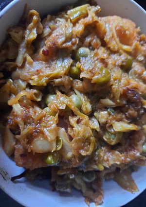 বাঁধাকপির নিরামিষ ঘন্ট (bandhakopir niramish ghonto recipe in Bengali) রেসিপির প্রধান ছবি