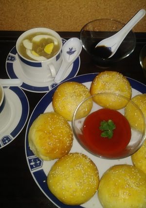 A picture of Chiken Buns.