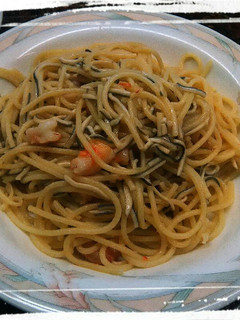 Una foto de Spaghettis con gulas y gambas by Nani