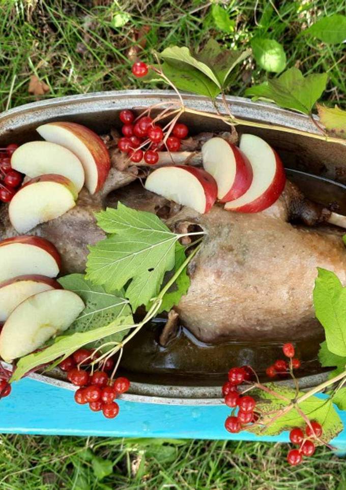 Гусак запечений