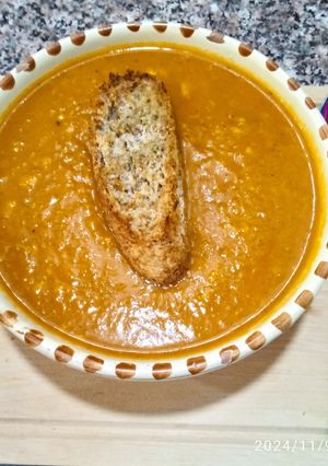Une photo de Soupe au potiron 🎃 et rascasse rouge 🐟