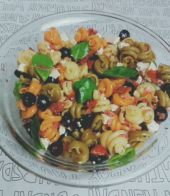 Una foto de Ensalada de pasta italiana