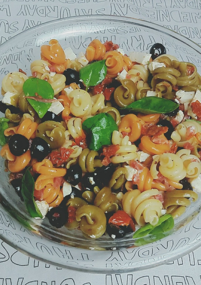 Una foto de Ensalada de pasta italiana