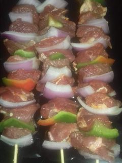 صورة لوصفة لحم مشوي Les brochettes