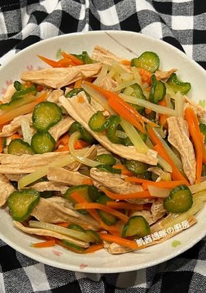 A picture of Chinese-Style Spicy Cold Vegetable Salad.