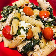 A picture of Feta, Spinach, Cherry Tomatoes 🍅 and Shredded Chicken Pasta Bake.