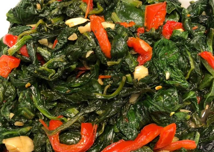 Simple Way to Make Homemade Garlicky Spinach with Red Peppers