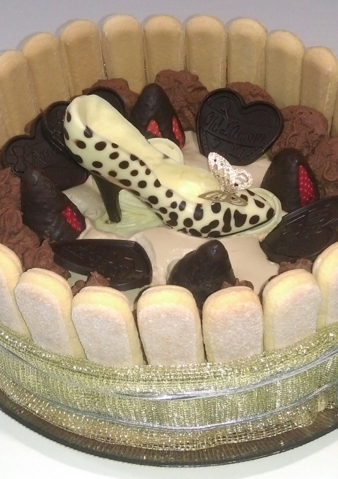 Una foto de Tarta de trufas y bombones con crema de café y mascarpone (Apta para diabéticos)