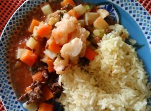 Una foto de Arroz canario y picadillo de carne de res