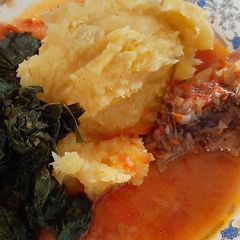 Chicken stew with mashed bananas A picture of Chicken stew with mashed bananas.