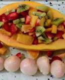 Papaya rellena de frutas y lichis