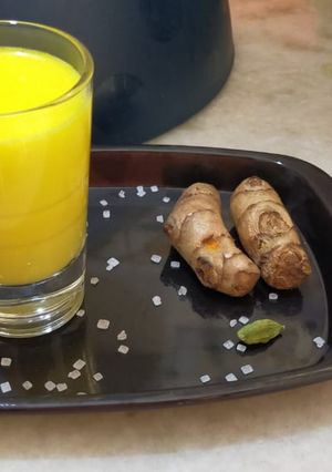 ताजा हल्दी दूध (taaza haldi doodh recipe in Hindi) रेसिपी मुख्य फोटो