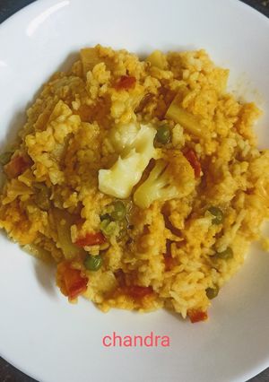 मिक्स वेज खिचड़ी (mixed veg khichdi recipe in Hindi) रेसिपी मुख्य फोटो