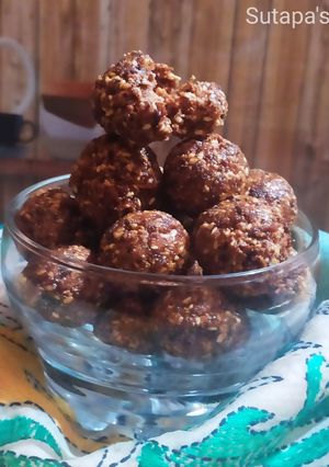 তিল-চালভাজা দিয়ে নারকেলের নাড়ু(til chalbhaja diye narkeler naru recipe in bengali) রেসিপির প্রধান ছবি