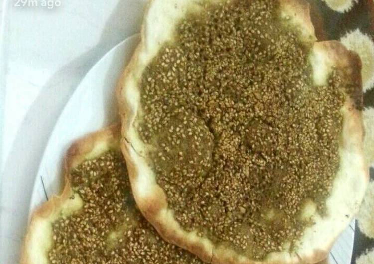 مناقيش زعتر سريعة للفطور