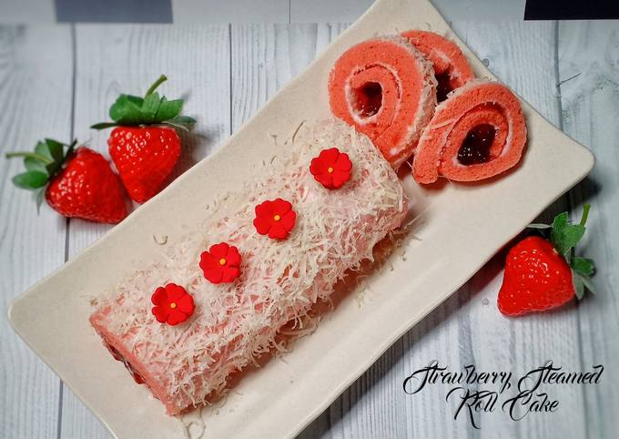 Strawberry Steamed Roll Cake