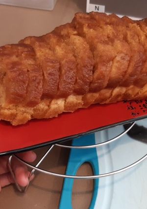 A picture of Honeycomb cake.