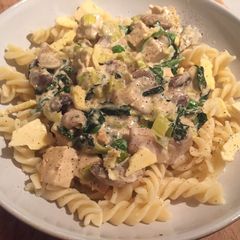 A picture of Creamy tofu pasta.