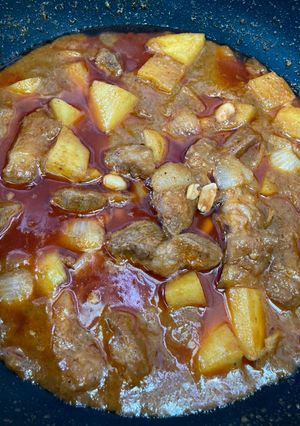A picture of Beef Massaman Curry.