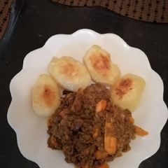 A picture of Roasted potatoes and Lentils stew.