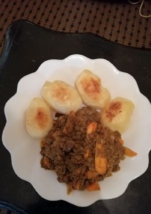 A picture of Roasted potatoes and Lentils stew.