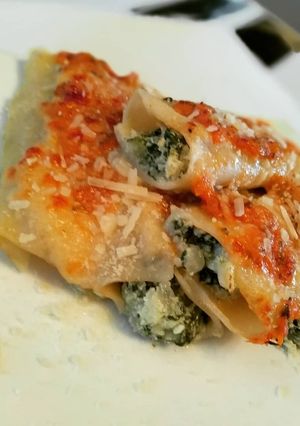 Una foto de Canelones rellenos con espinaca y ricota