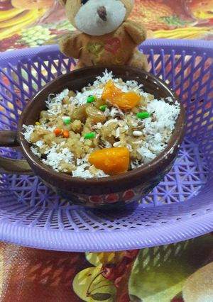 A picture of Besan suji halwa.