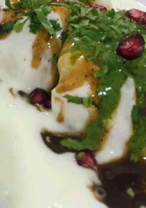 A picture of Dahi bhalla chaat.