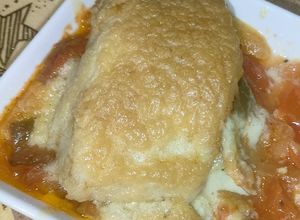 Una foto de Bacalao a la muselina de ajo con pisto de verduras