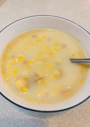 Hình của món Chè bắp, sen và sữa đặc.