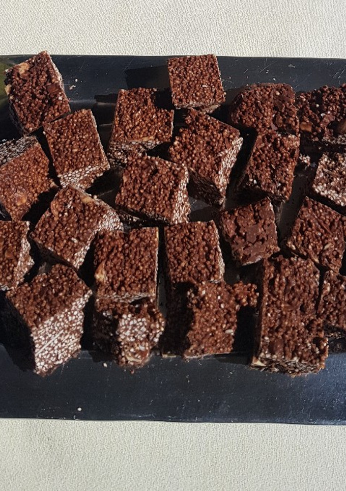 Una foto de Turrón de chocolate con amaranto y almendras
