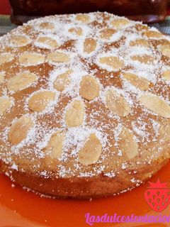 Una foto de Torta casera de aceite y almendras