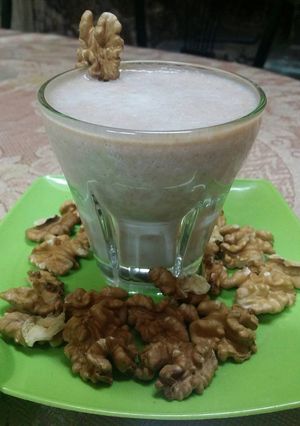 A picture of Walnut Chickoo Shake.