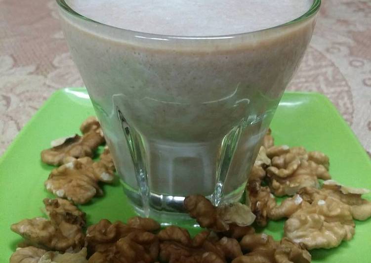 Simple Way to Prepare Walnut Chickoo Shake