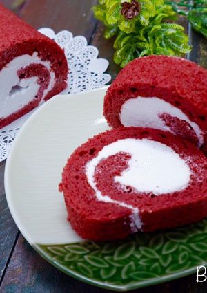 Hình của món Bánh Bông Lan Cuộn Red Velvet.