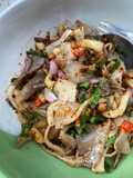 ลาบเห็ดนางฟ้าปลากรอบ