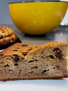 Una foto de Tarta de manzana endulzada sólo con dátiles bio...y pepitas de chocolate negro