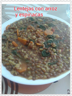 Una foto de Lentejas con espinacas y arroz