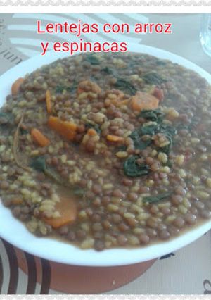 Foto principal de Lentejas con espinacas y arroz