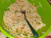 Una foto di surimi congelato