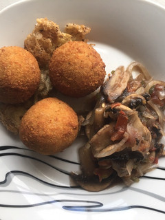Una foto de Bolitas de papá con atún y champiñones a la mexicana 😋