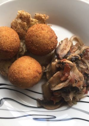 Una foto de Bolitas de papá con atún y champiñones a la mexicana 😋