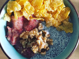 Pudding de coco con puré de fresa y plátano