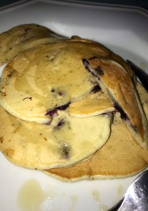 Una foto de Hot cakes de arándanos