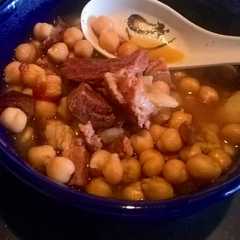 Una foto de Garbanzos con carne