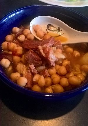 Una foto de Garbanzos con carne