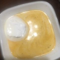 A picture of Cream of celery soup.