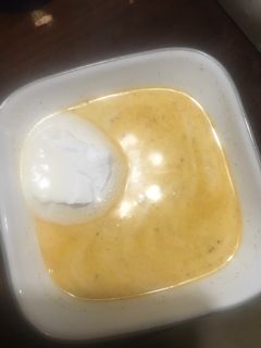 A picture of Cream of celery soup.