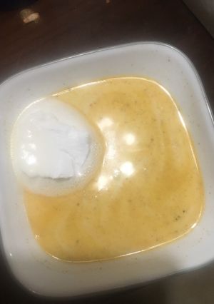 A picture of Cream of celery soup.